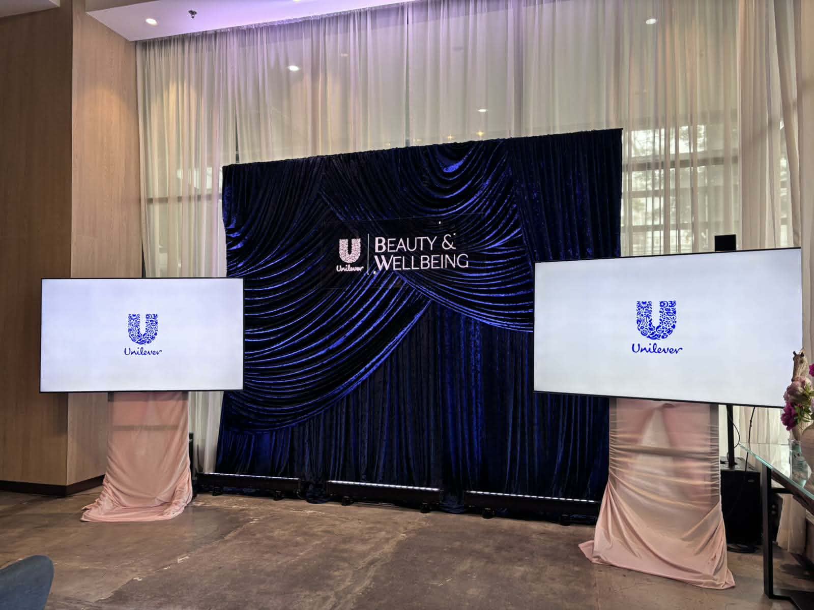 Interactive Display Touch Screen LED TV. Monitor for Rental