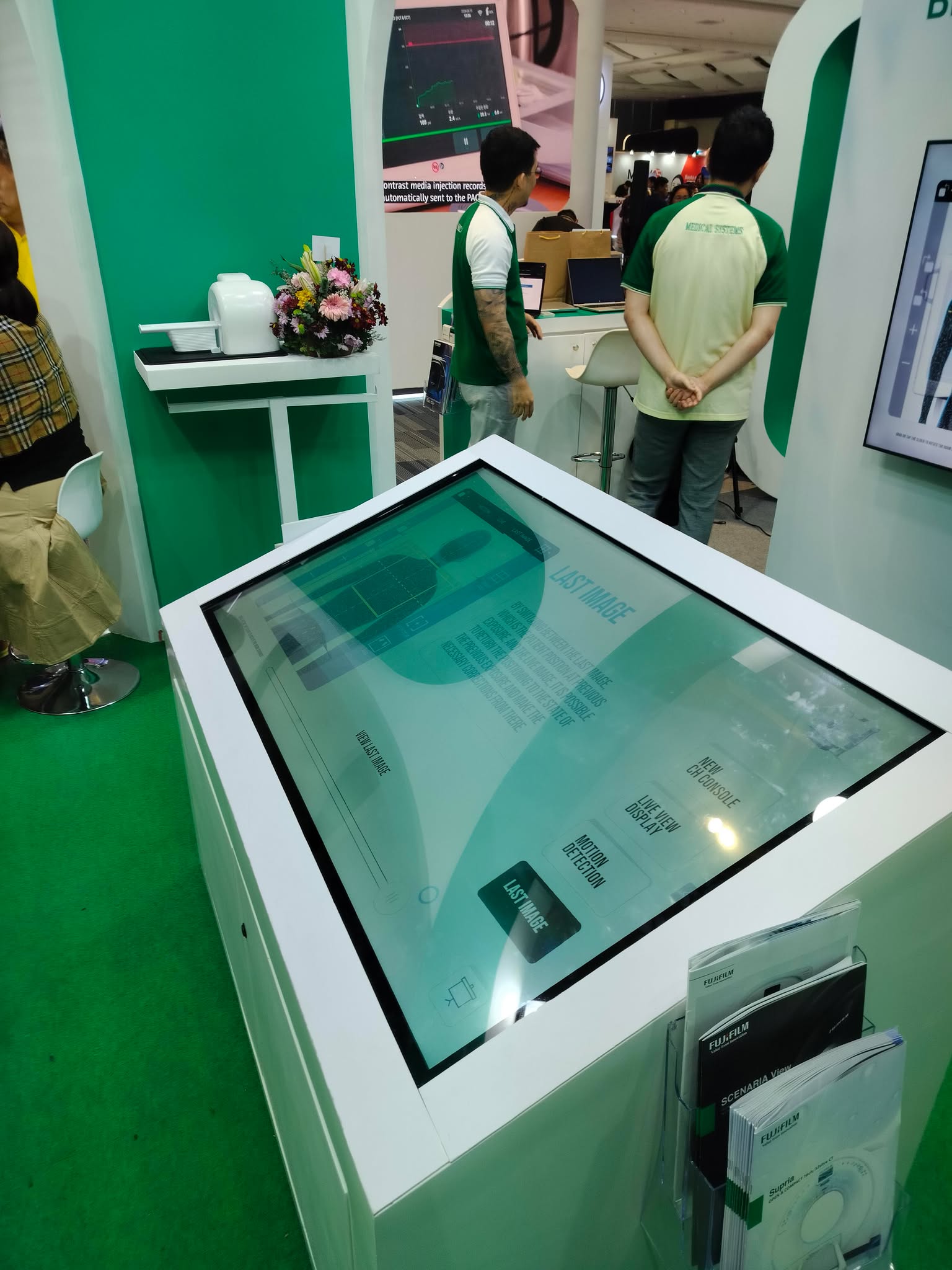 INTERACTIVE TV 55'' Touch Screen 4K UHD Display Design for Rental