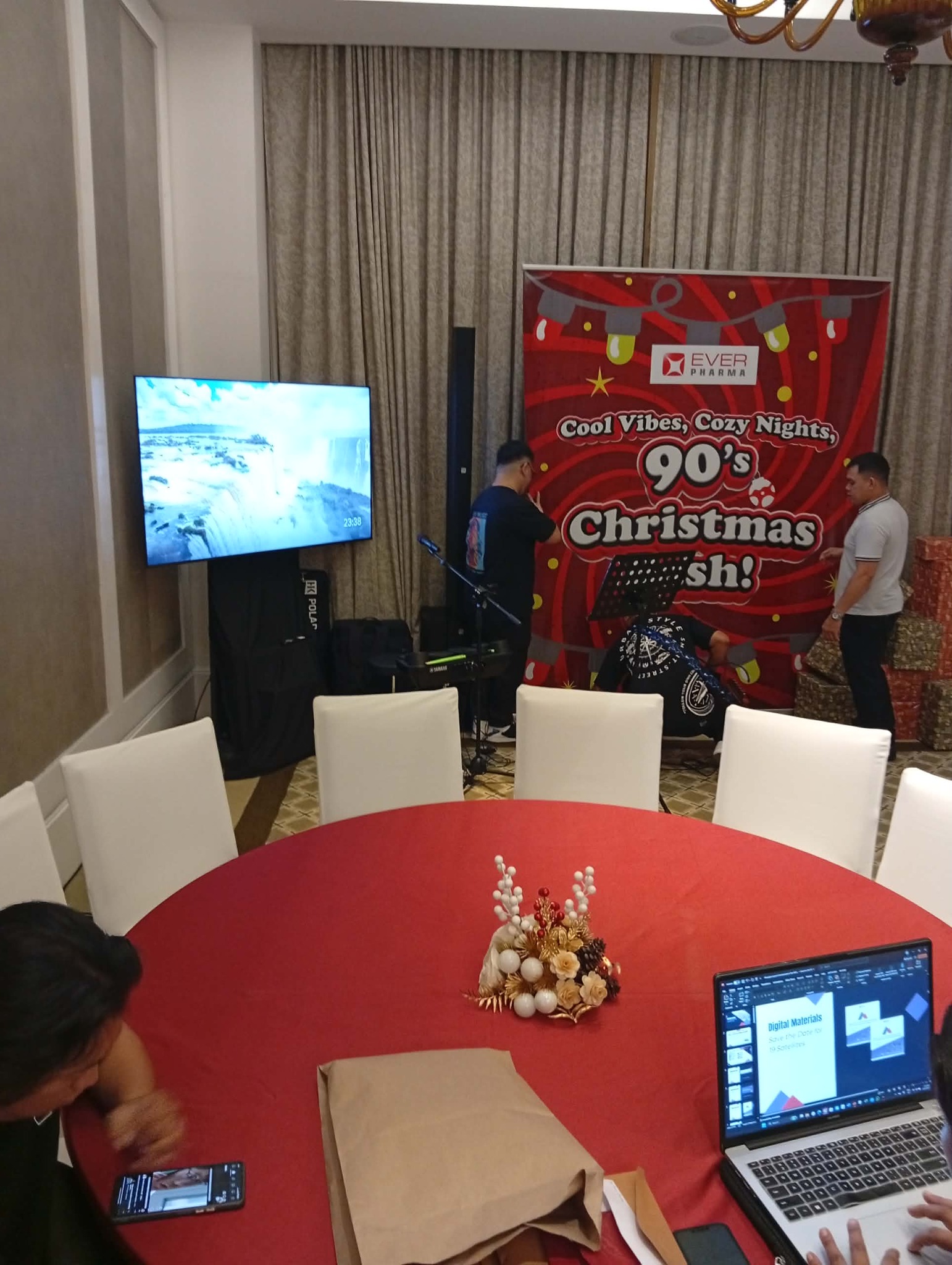 Smart TV. Monitor Display System for Rental Events