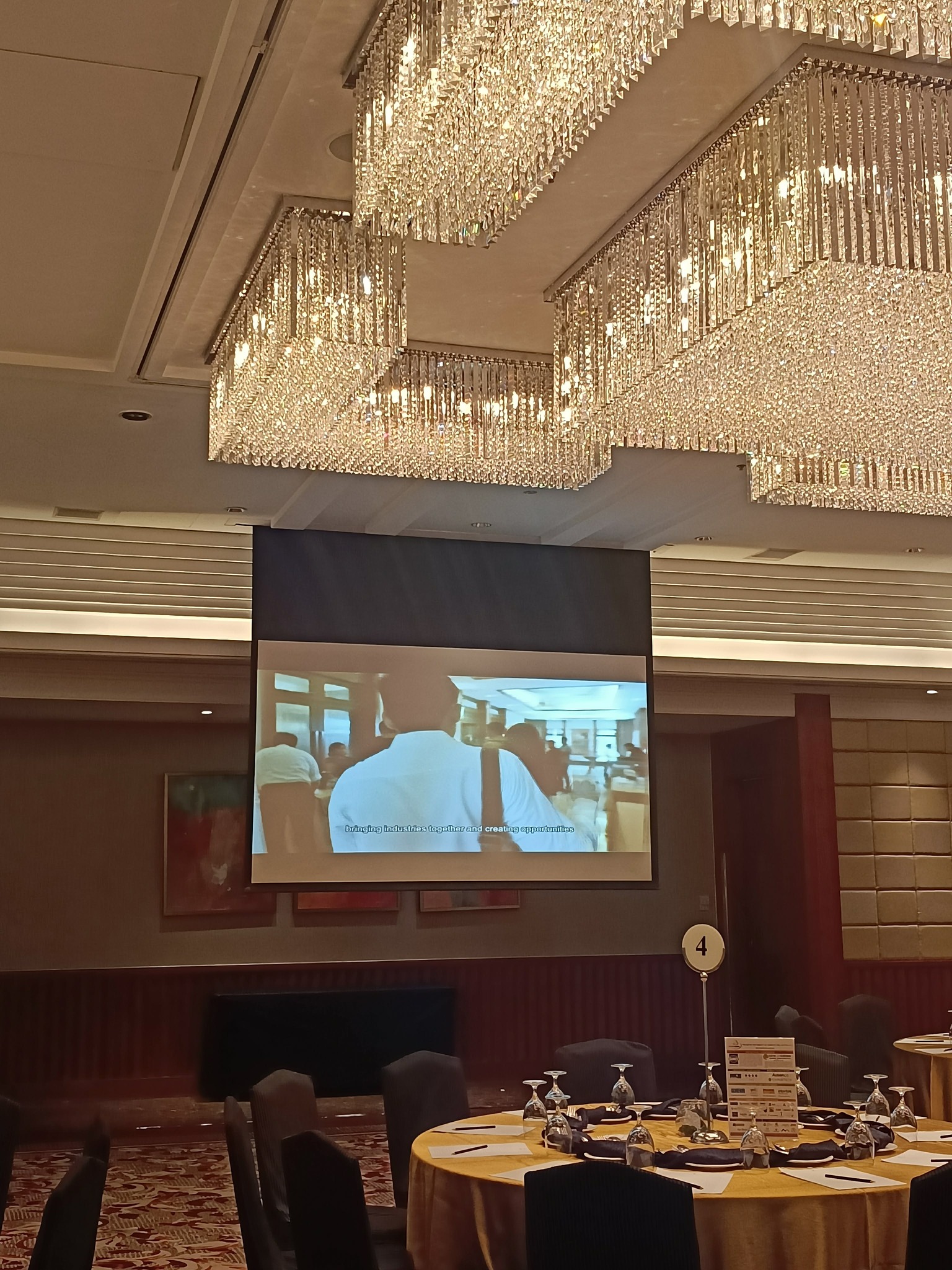 Sharp Image Quality LCD Projector for Rental