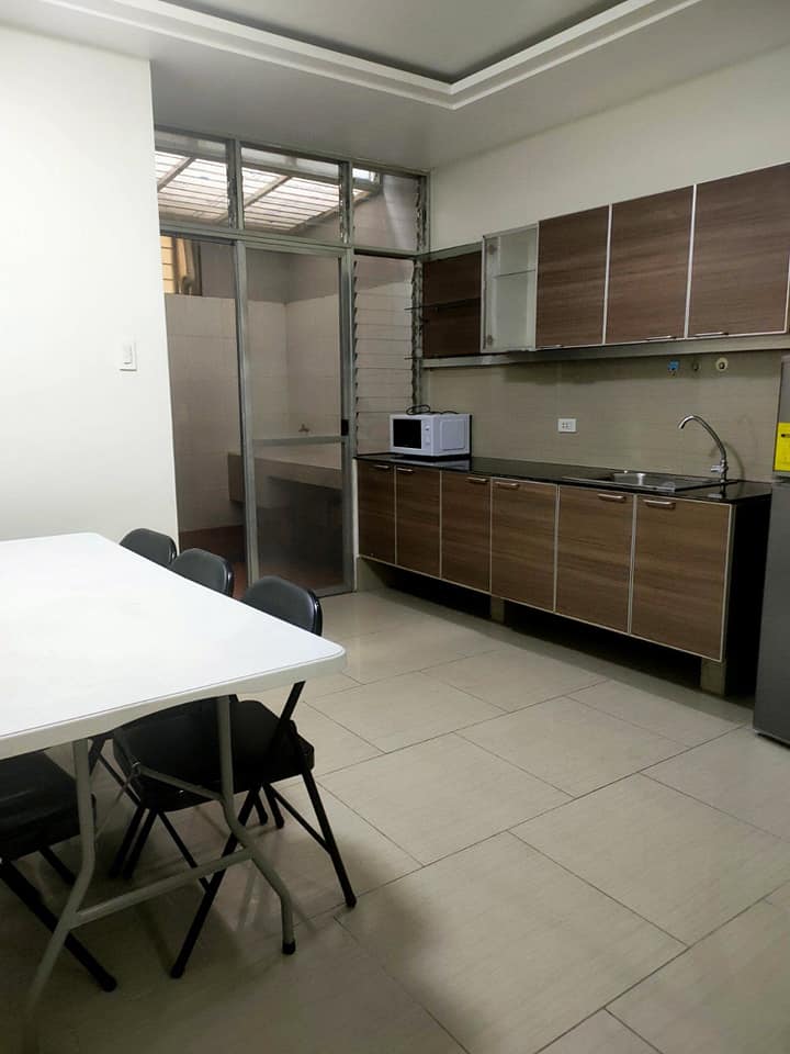 Pasay 3-Storey Townhouse for Rent – Staff House / Office | Near LRT, MRT, MOA, Makati